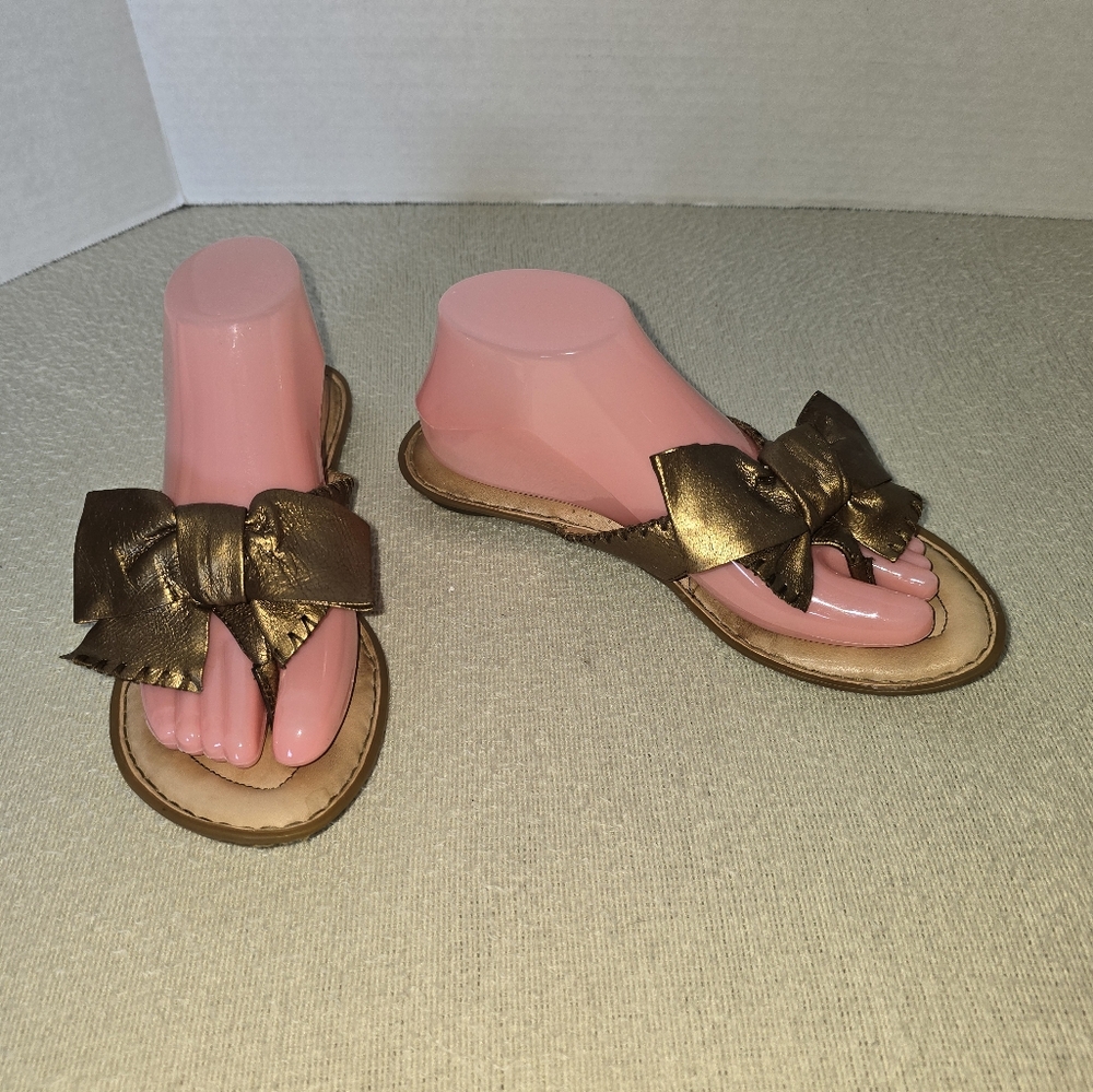 Born Crown Metallic Gold Bow Crinkled Leather Thong size 8/39
